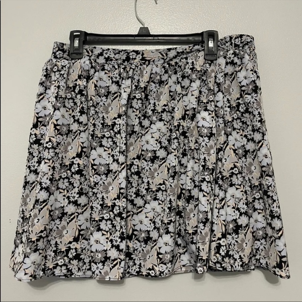 Lauren Conrad floral skirt size L